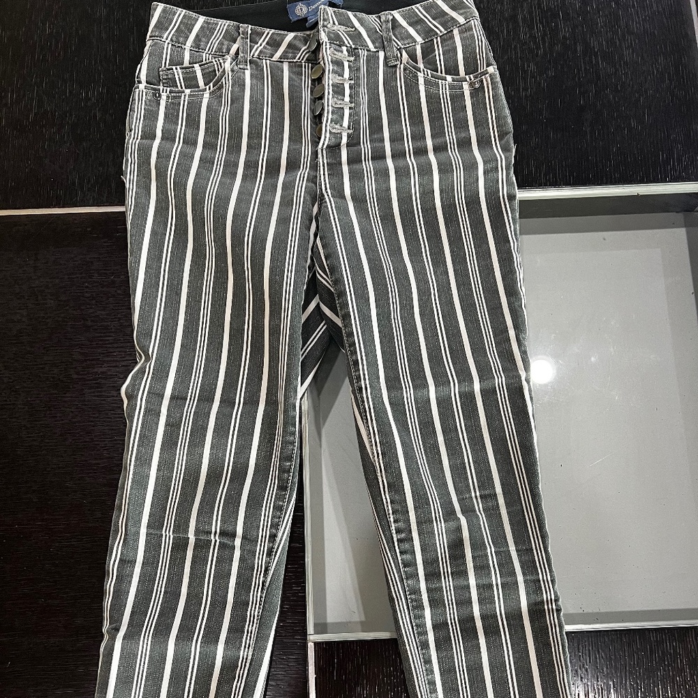 Democracy Capri Button Fly Pinstripe Size 2